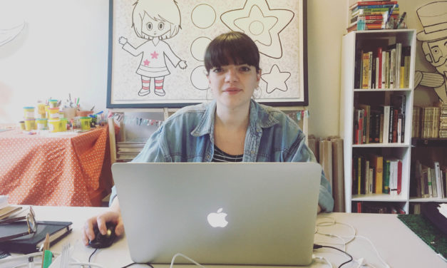 Morgane, freelance des pieds à la frange